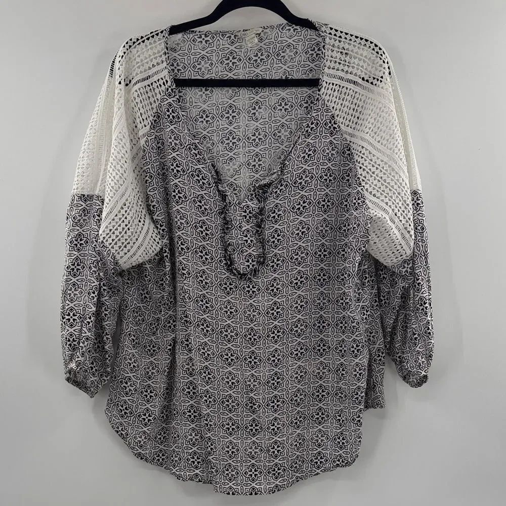 3For$20 Cato Black and White Geometric Blouse22/24W